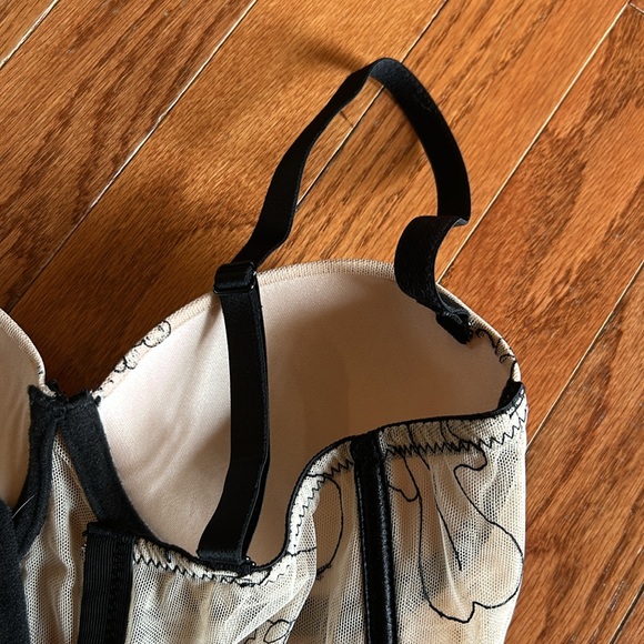 Women’s corset size extra small - Picture 6 of 6